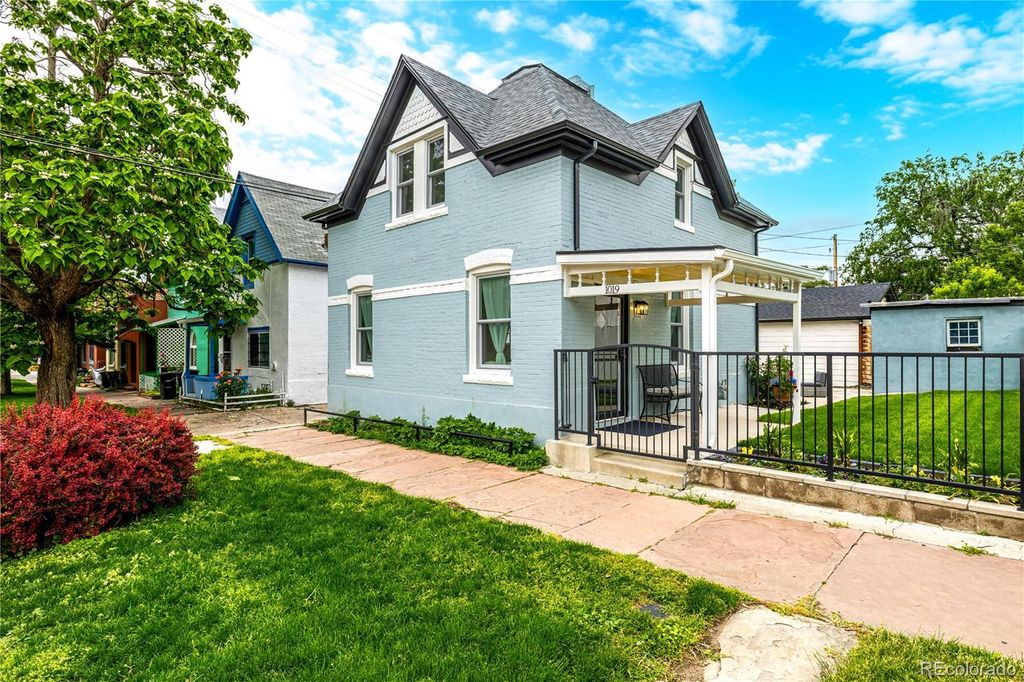 Photo of 1019 26th Street, Denver, CO 80205 (MLS # 9800642)
