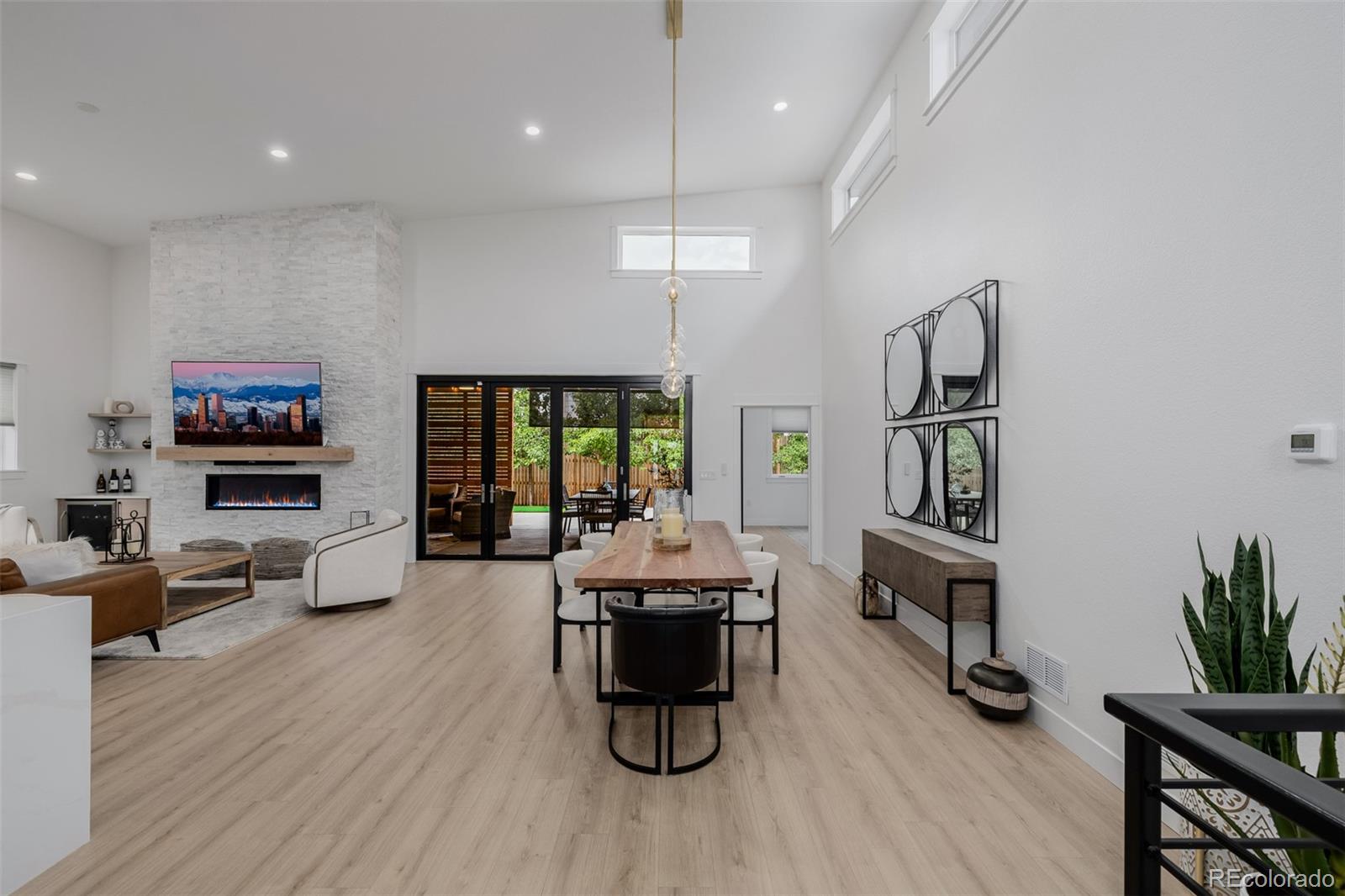 2901 S Bellaire Street