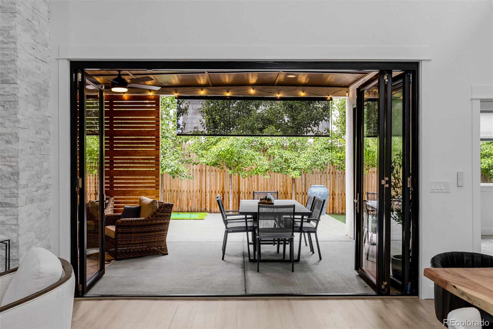 2901 S Bellaire Street