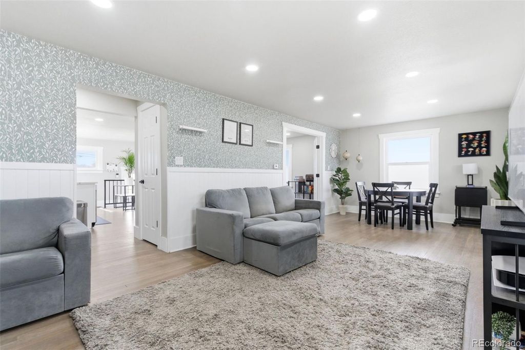 Photo of 5611 S Cedar Street, Littleton, CO 80120 (MLS # 5169344)