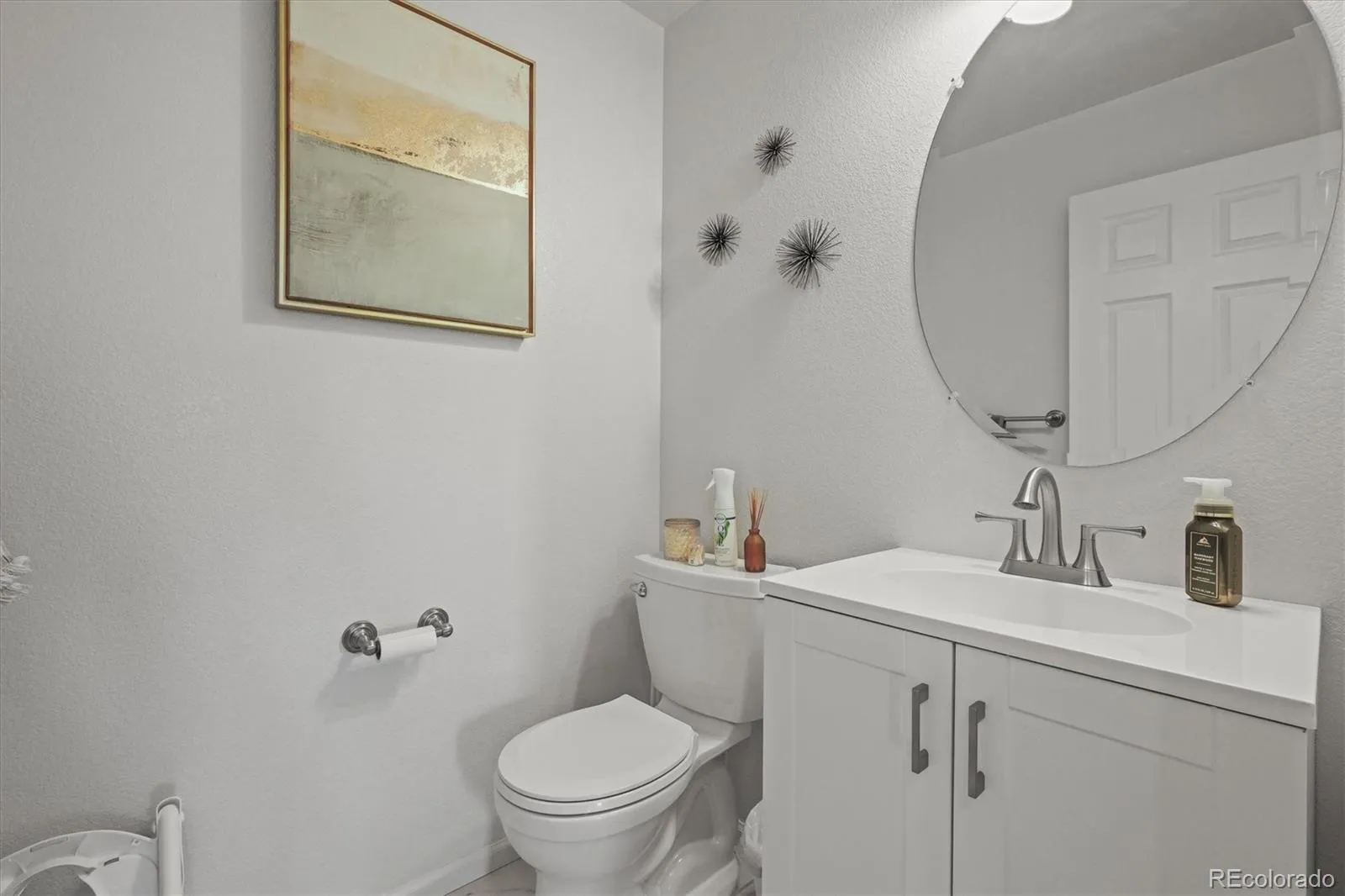 Aurora, Colorado 80016, United States, 5 Bedrooms Bedrooms, ,4 BathroomsBathrooms,Residential,Pending,80420