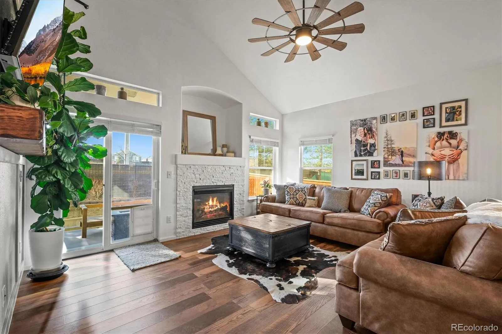 Aurora, Colorado 80016, United States, 5 Bedrooms Bedrooms, ,4 BathroomsBathrooms,Residential,Pending,80420