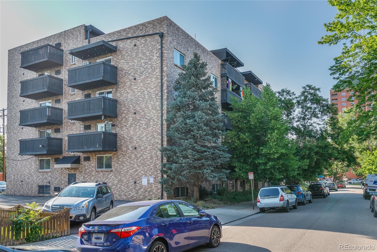 65 N Clarkson Street 304