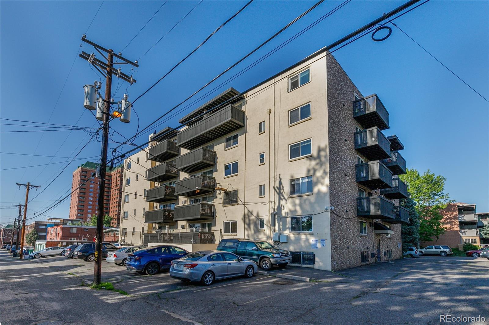 65 N Clarkson Street 304