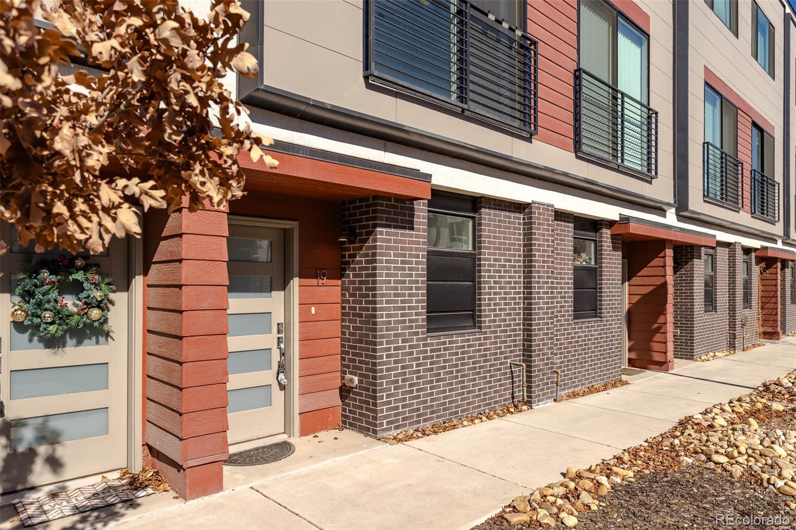 2350 Tremont Place 19