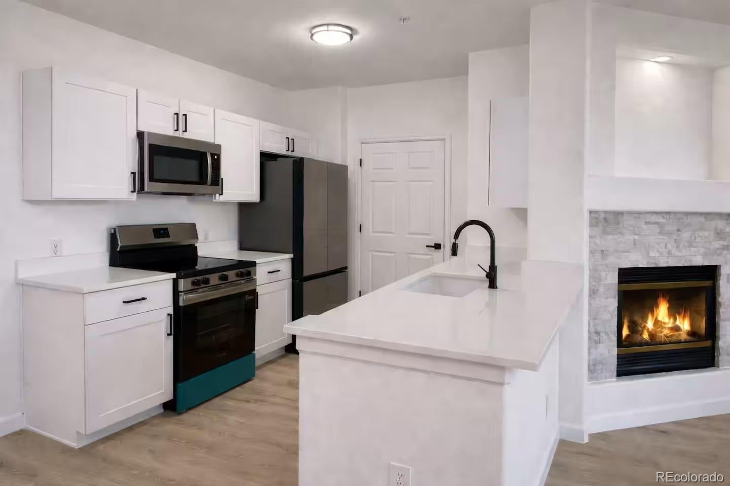494 Black Feather Loop 106