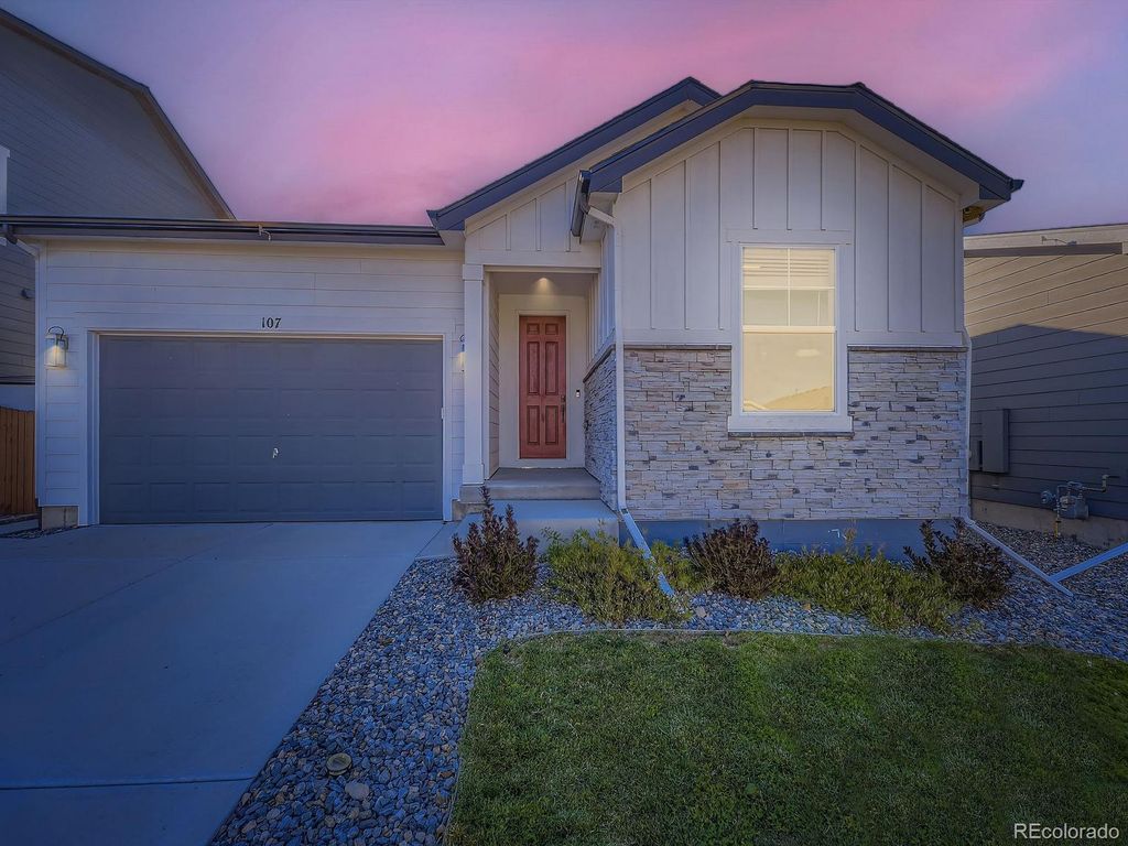 Photo of 107 S Edge Cliff Street, Castle Rock, CO 80104 (MLS # 1630899)