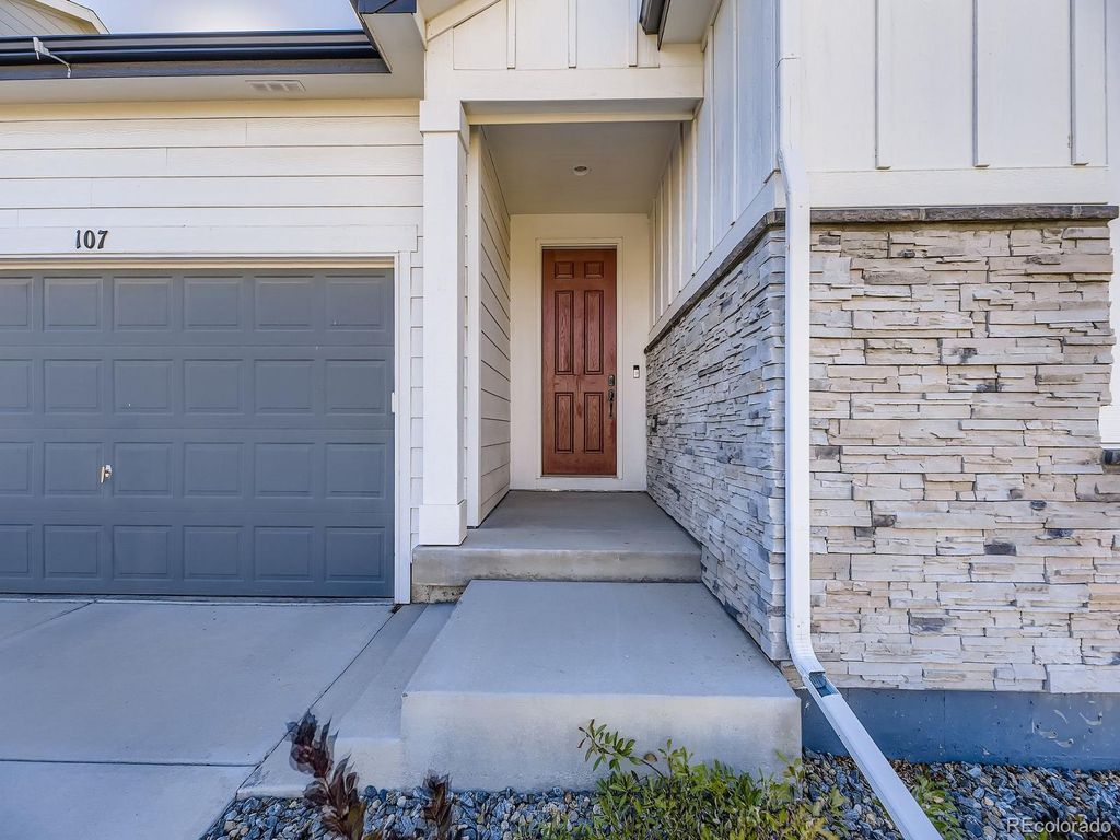 Photo of 107 S Edge Cliff Street, Castle Rock, CO 80104 (MLS # 1630899)
