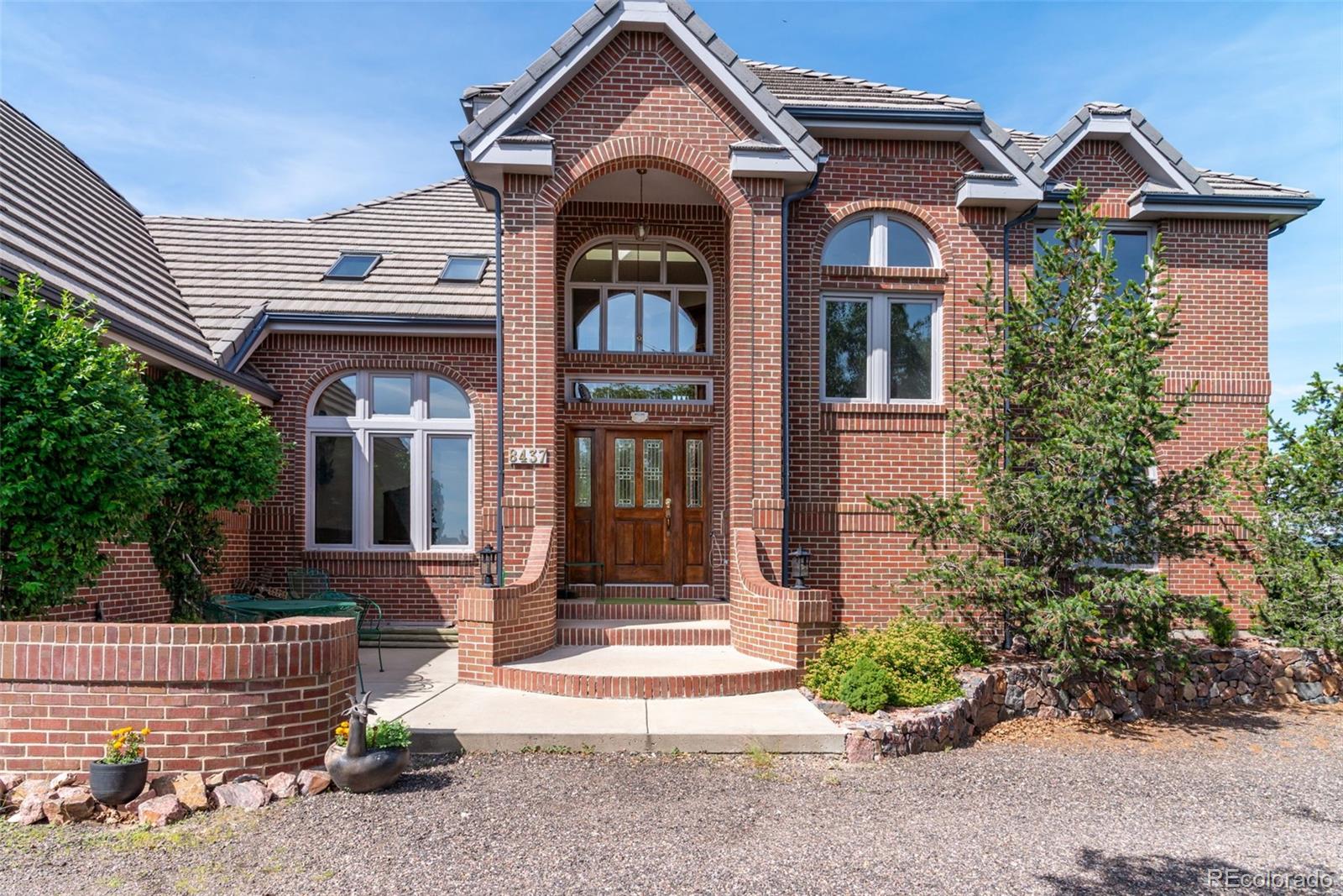 8437 Oak Court