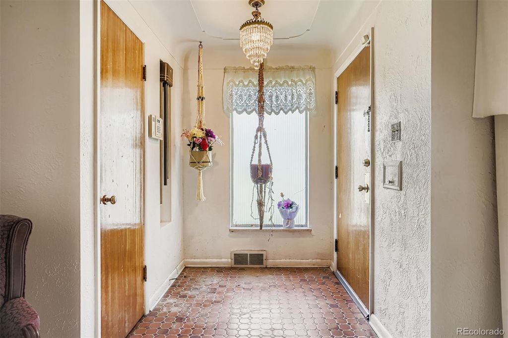 Photo of 3045 N Monaco Parkway, Denver, CO 80207 (MLS # 7682603)