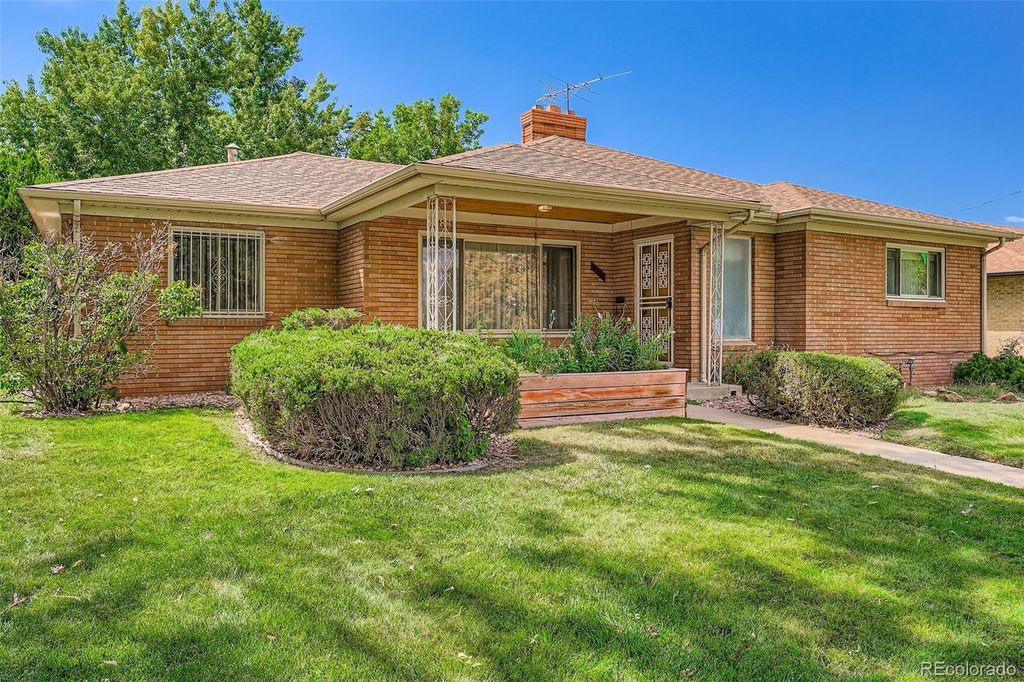Photo of 3045 N Monaco Parkway, Denver, CO 80207 (MLS # 7682603)