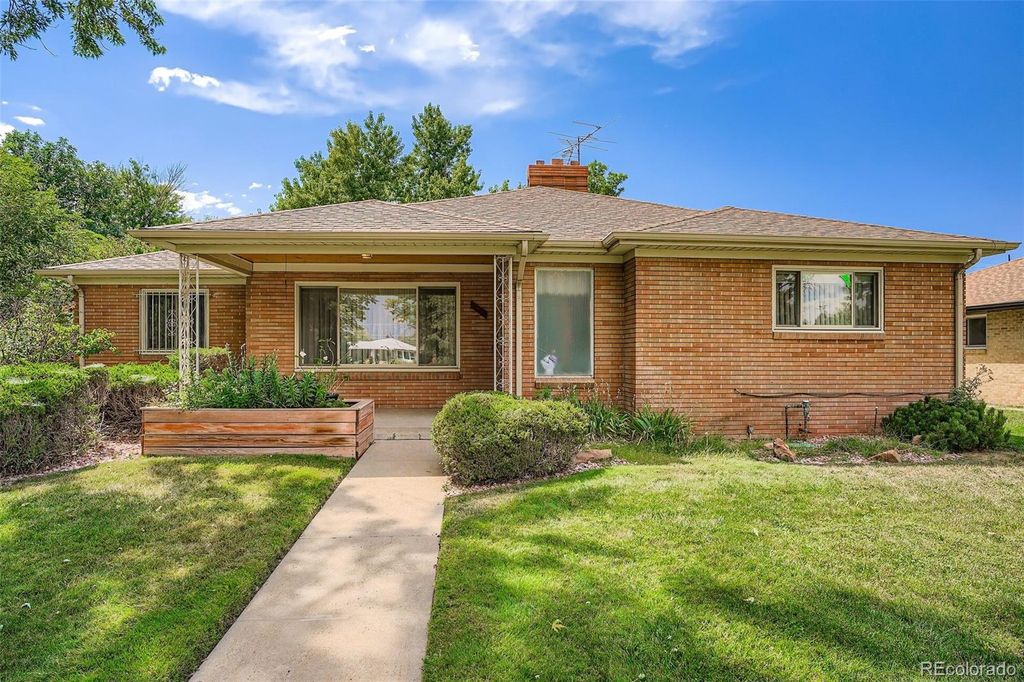 Photo of 3045 N Monaco Parkway, Denver, CO 80207 (MLS # 7682603)