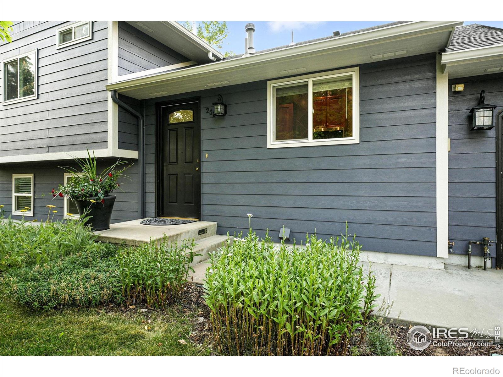 253 S Buchanan Circle