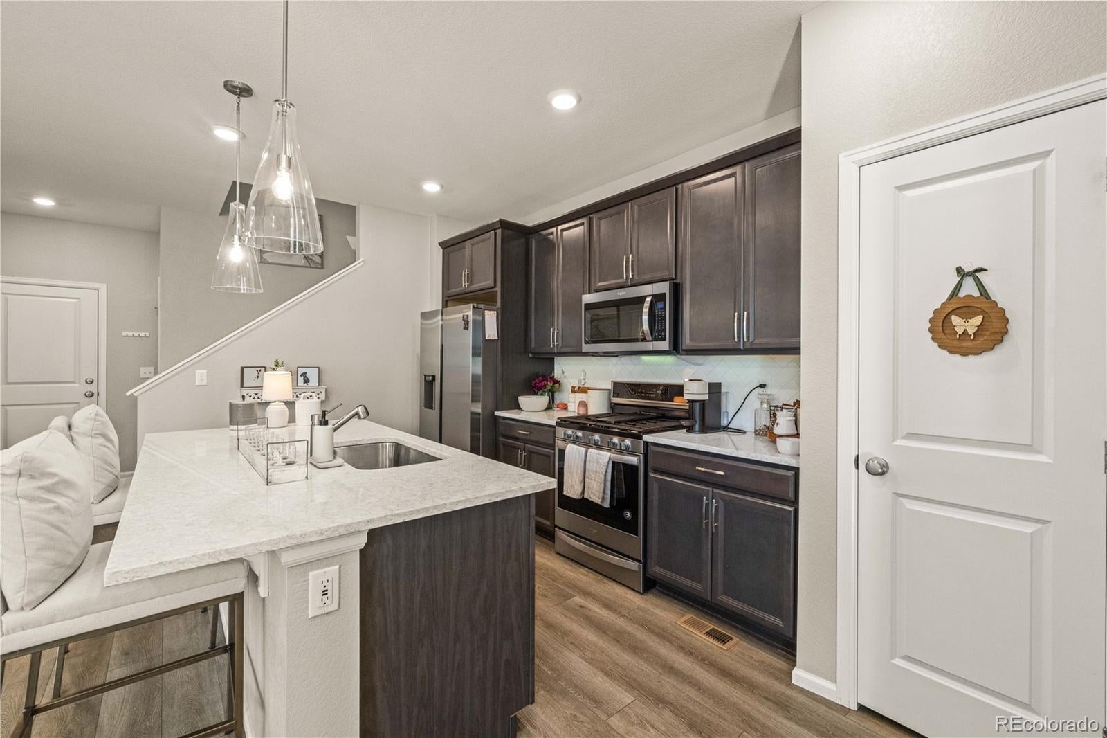 4346 S Netherland Street, Aurora, CO 80015 — MLS #9981805 — photo 9 of 41