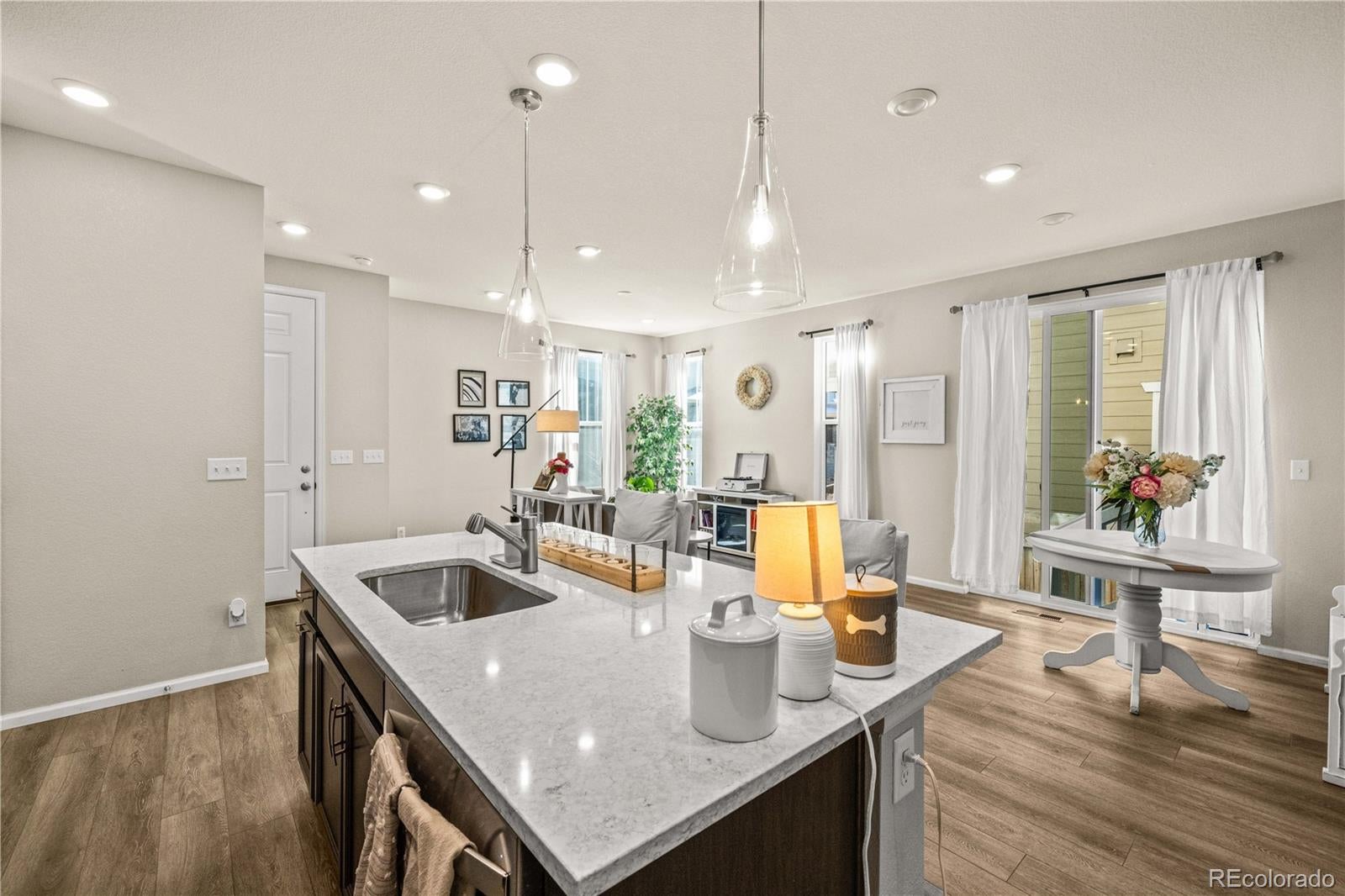 4346 S Netherland Street, Aurora, CO 80015 — MLS #9981805 — photo 11 of 41