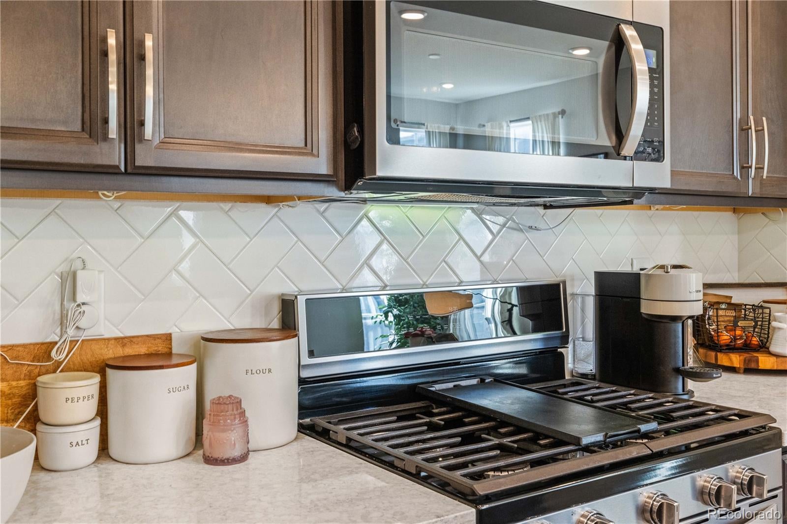 4346 S Netherland Street, Aurora, CO 80015 — MLS #9981805 — photo 12 of 41