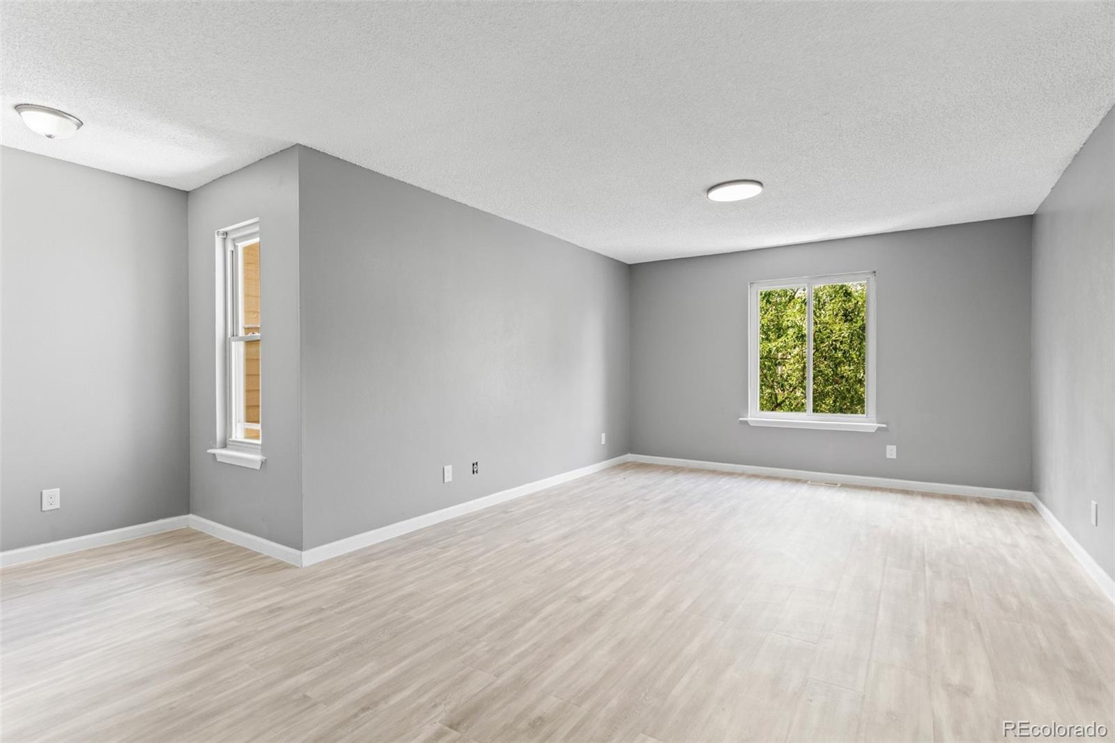 Photo 12 of 27 of 806 S Joplin Circle townhome