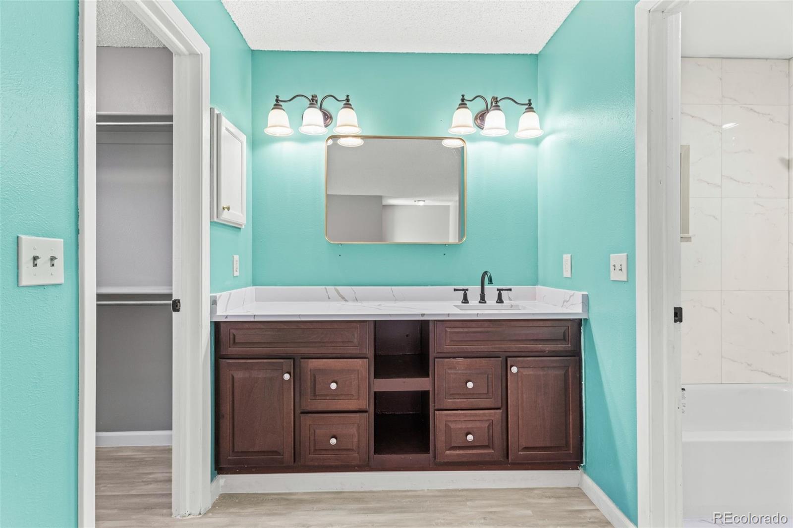 Photo 14 of 27 of 806 S Joplin Circle townhome