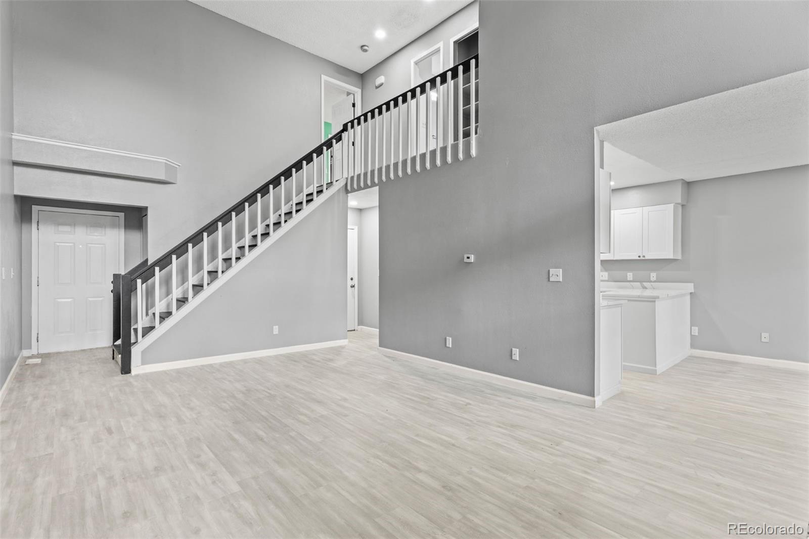 Photo 6 of 27 of 806 S Joplin Circle townhome