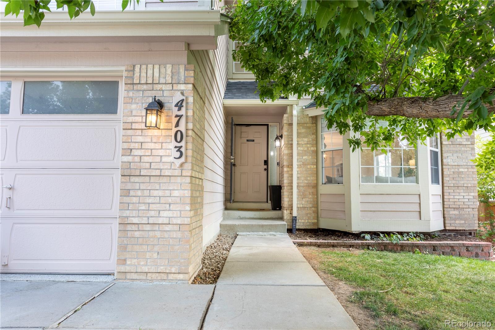 4703 N Wildflowers Way