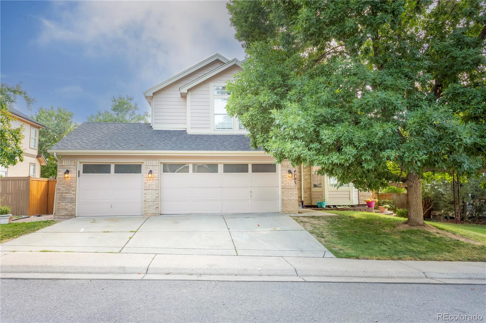 4703 N Wildflowers Way