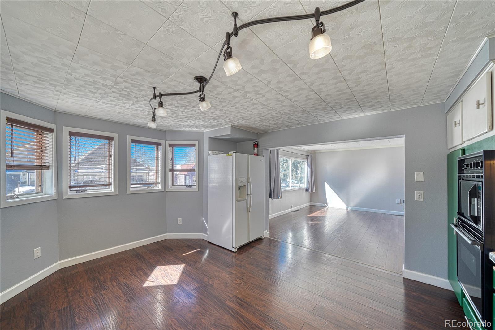 416 E 7th Street