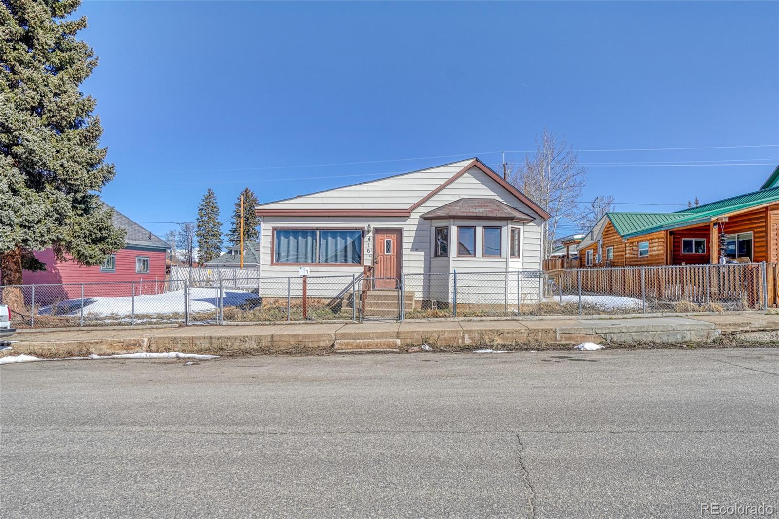 416 E 7th Street