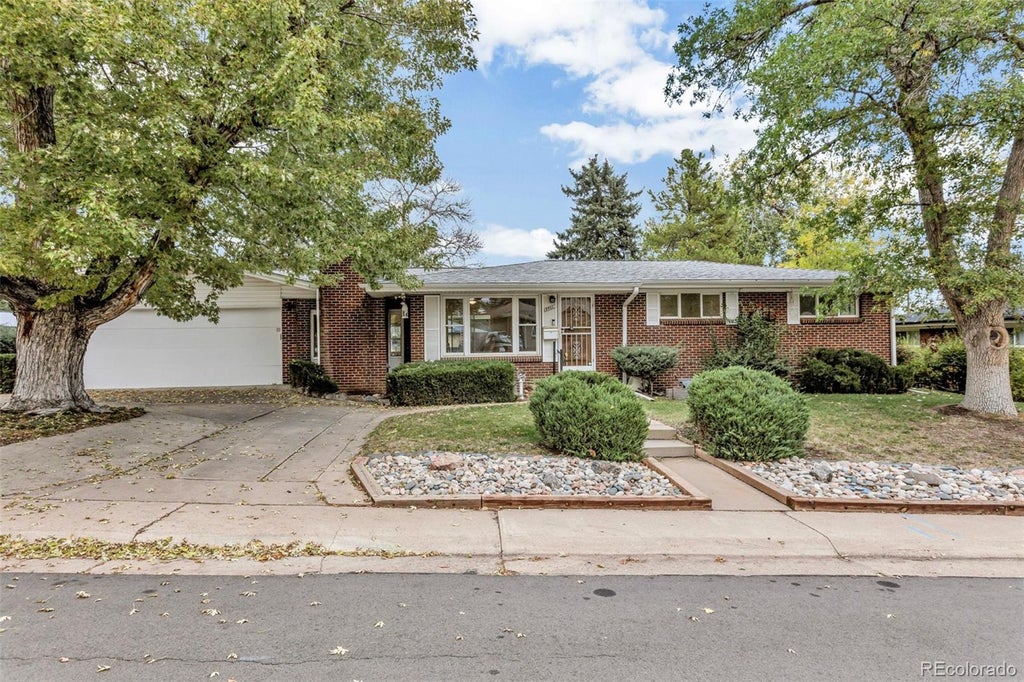 Photo of 3391 W Aksarben Avenue, Littleton, CO 80123 (MLS # 2135043)
