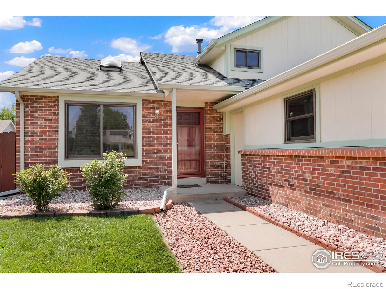 6256 W 68th Place