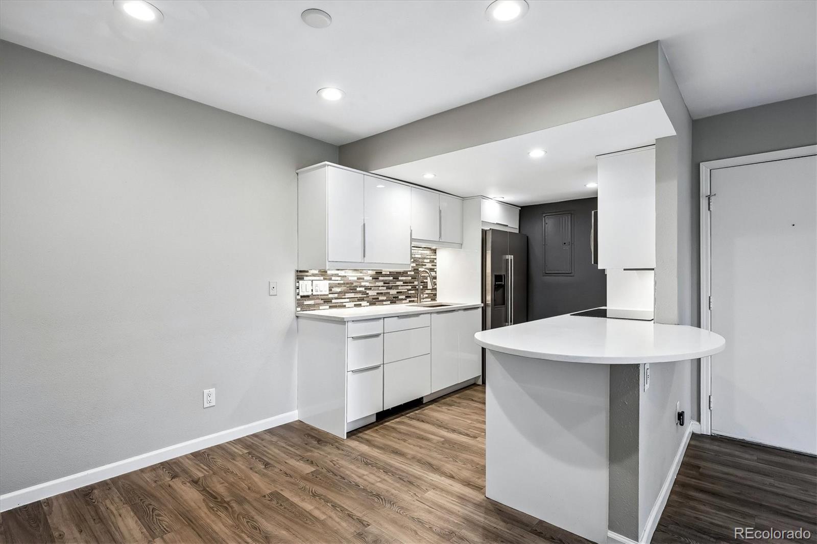 8335 Fairmount Drive 3-102