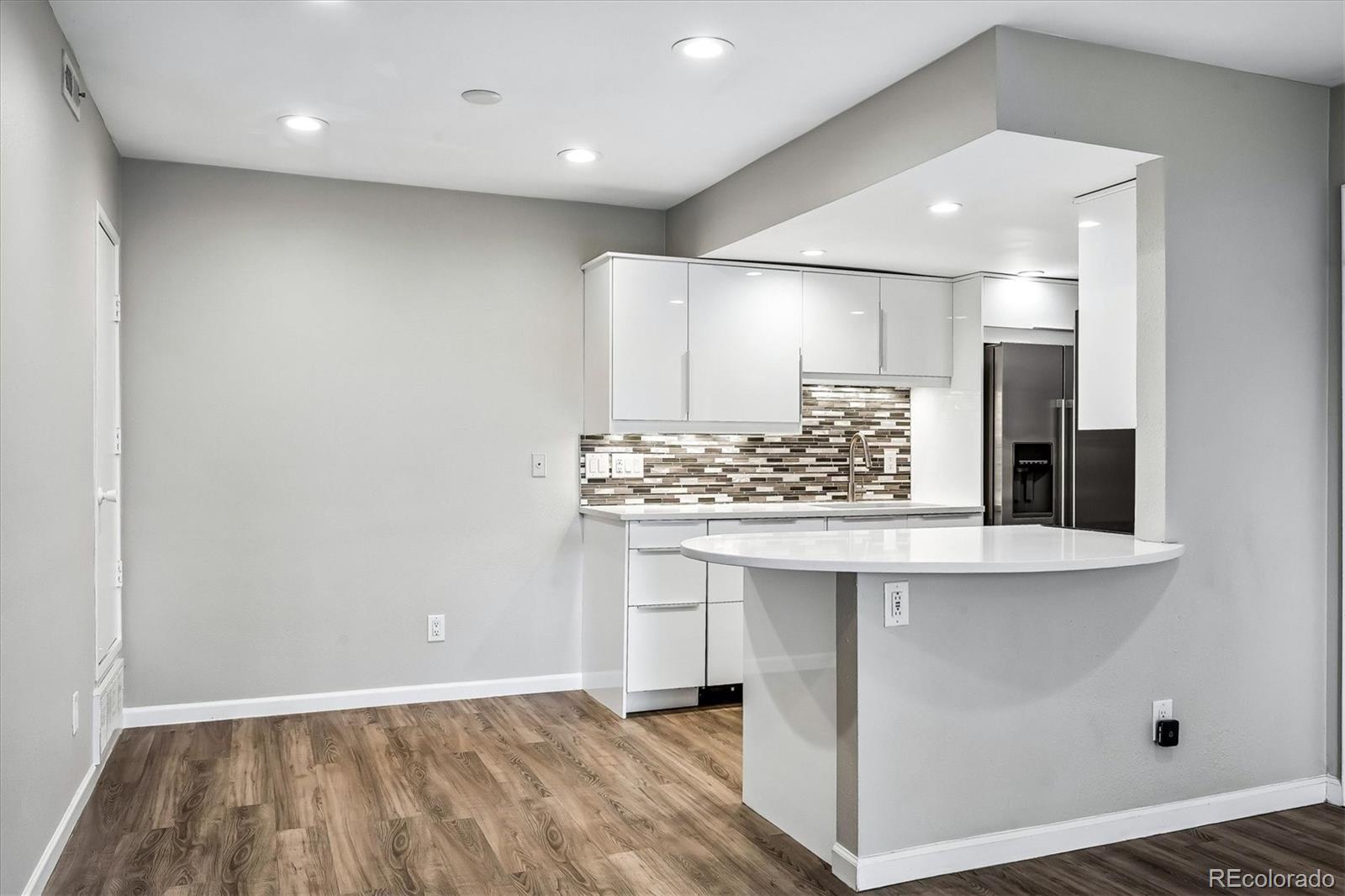 8335 Fairmount Drive 3-102