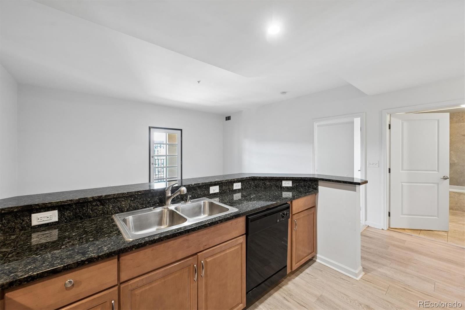 925 N Lincoln Street 12E