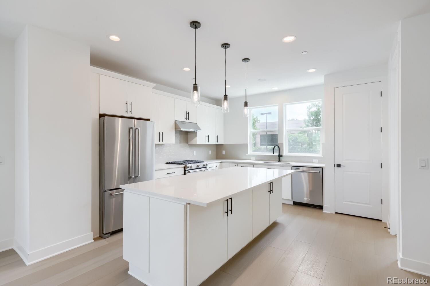 10904 E Hinsdale Circle