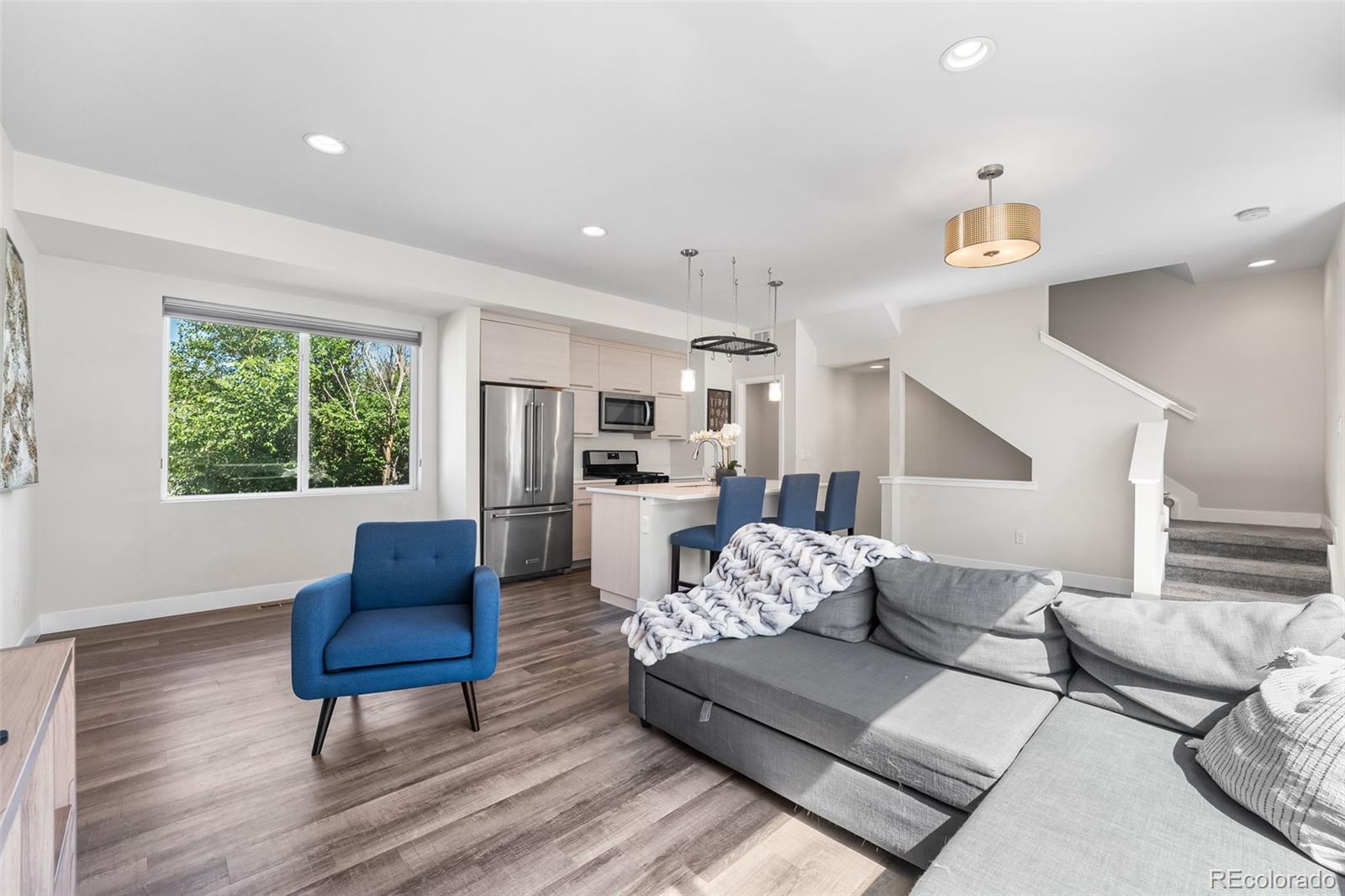 5642 W 10th Place