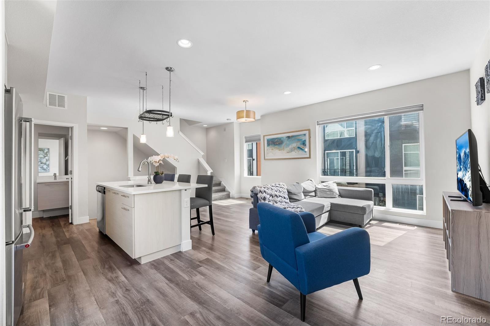 5642 W 10th Place