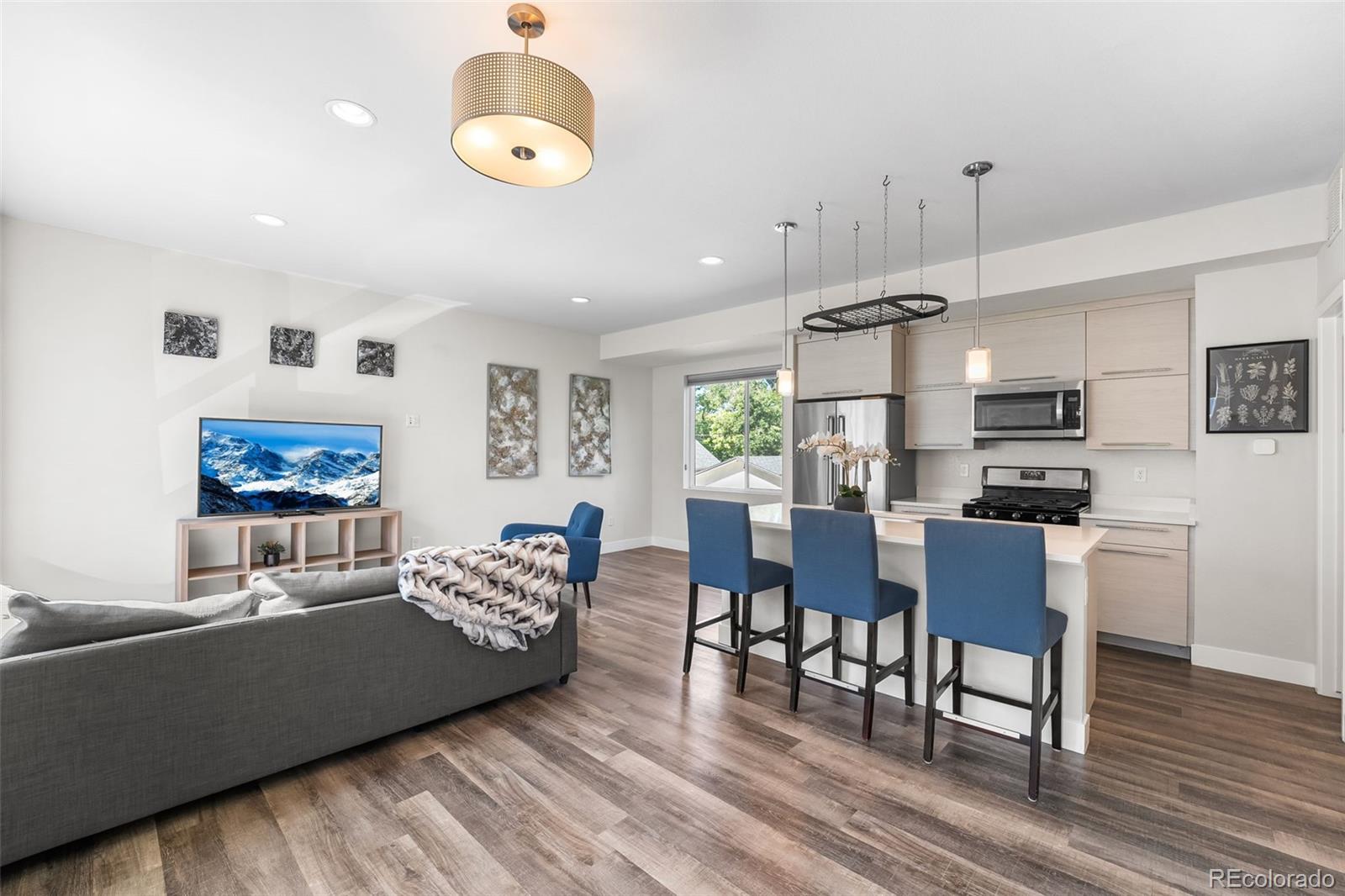 5642 W 10th Place