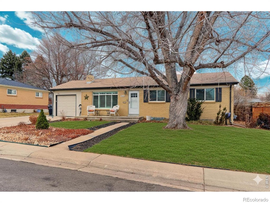 Photo of 3333 W Wagon Trail Drive, Englewood, CO 80110 (MLS # IR1070646)