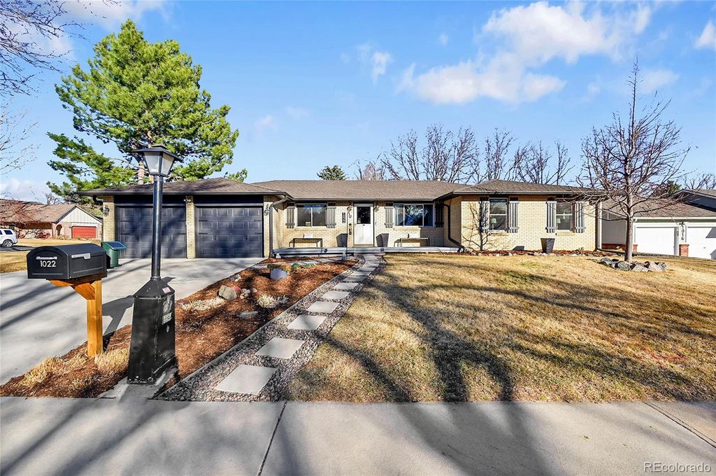 Photo of 1022 Berkeley Court, Longmont, CO 80503 (MLS # 5871427)