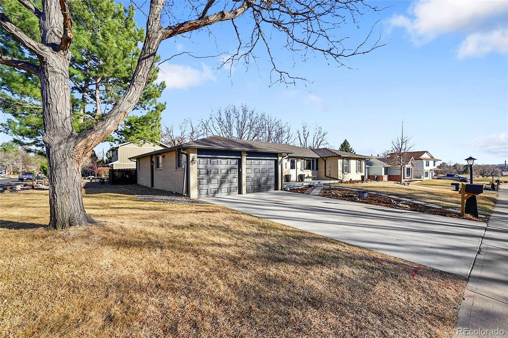 Photo of 1022 Berkeley Court, Longmont, CO 80503 (MLS # 5871427)