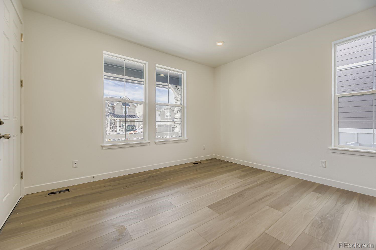 10840 Snowdon Street