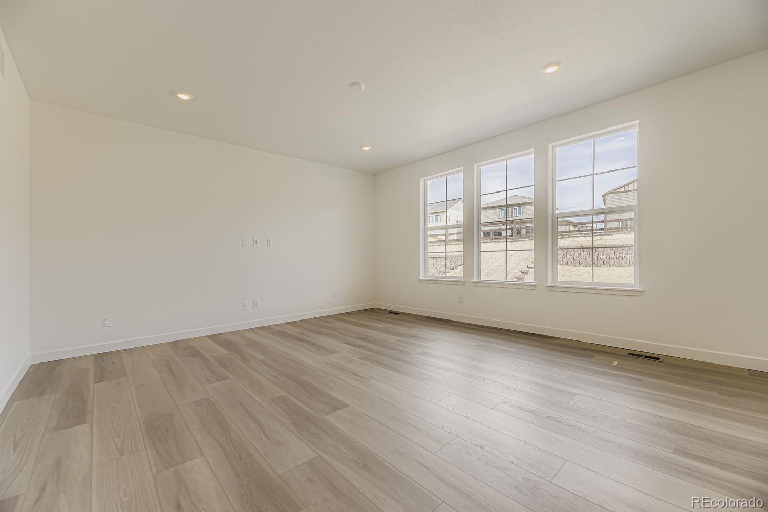 10840 Snowdon Street