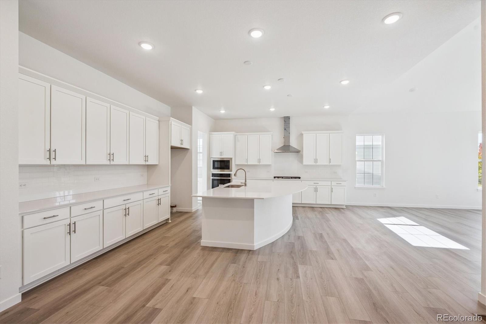 4043 Emerald Shore Drive