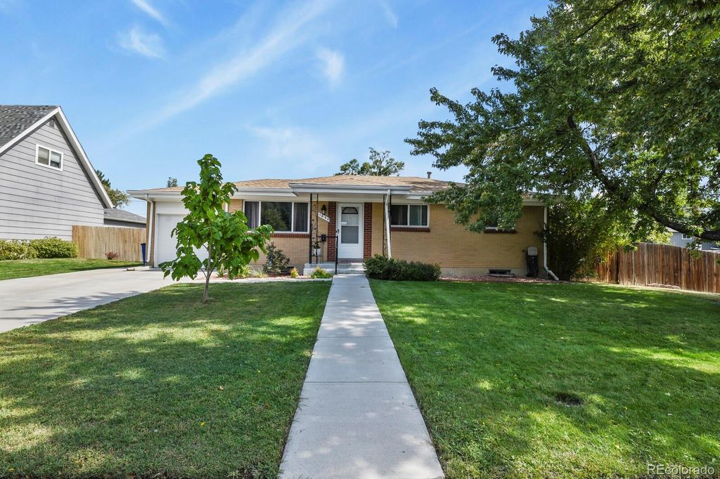 Photo of 1092 S Iris Street, Lakewood, CO 80226 (MLS # 3733114)