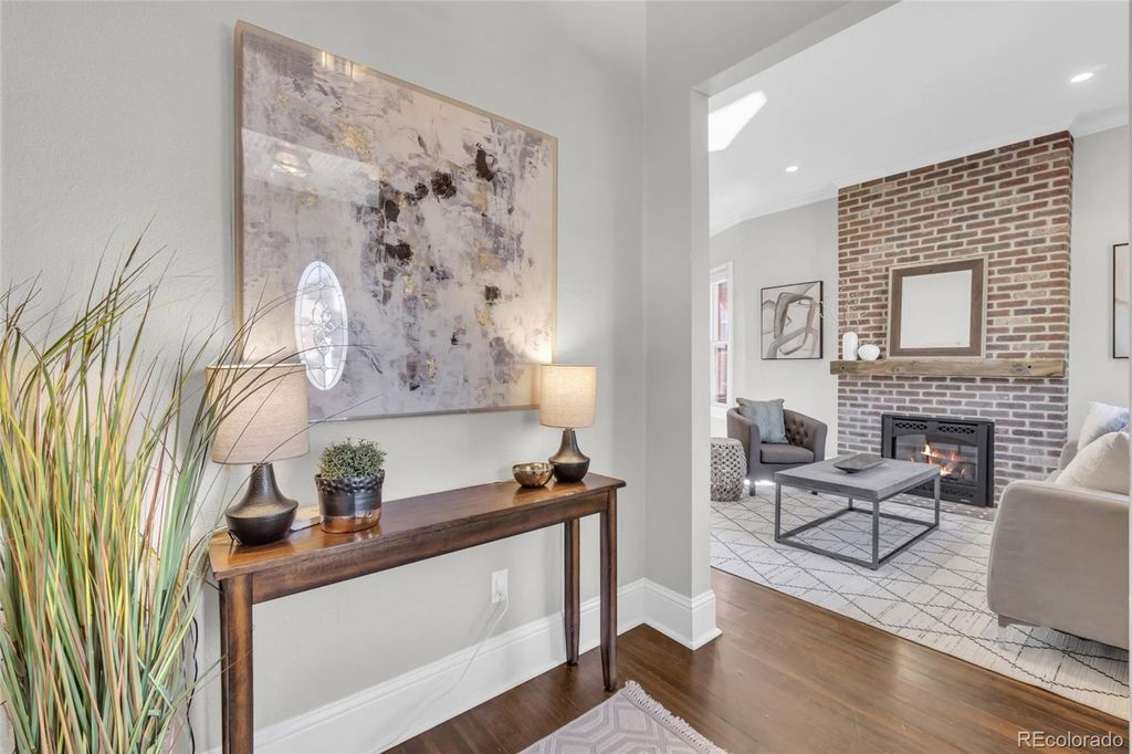 Photo of 646 S Lincoln Street, Denver, CO 80209 (MLS # 1939844)