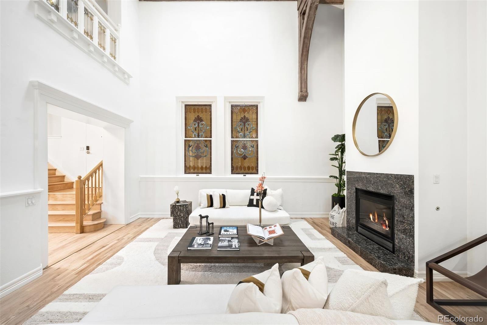 225 N Lincoln Street 8