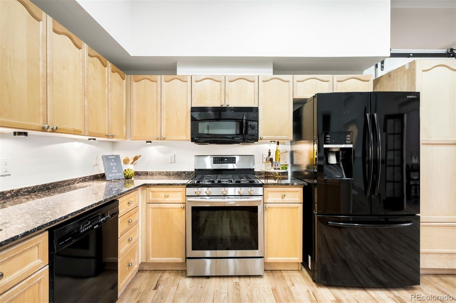 225 N Lincoln Street 8