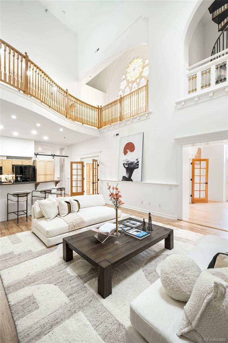 225 N Lincoln Street 8