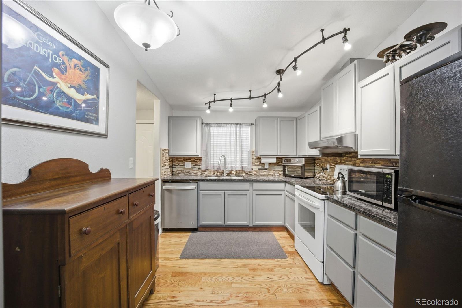 1095 Western Drive Drive