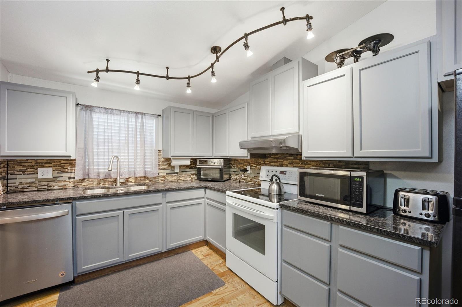 1095 Western Drive Drive