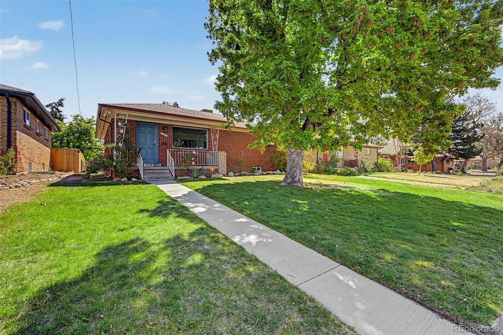 Photo of 3546 Ivy Street, Denver, CO 80207 (MLS # 9342479)